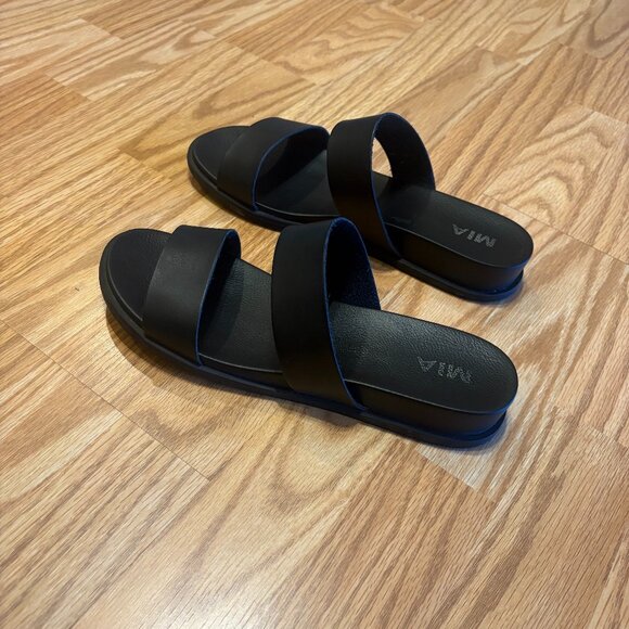 MIA black sandal - Picture 1 of 2